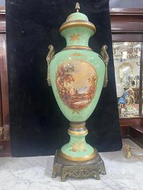 Vaso in porcellana e bronzo