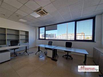 Immobile di 300 m² con più di 5 locali a Milano