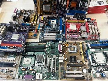 vari componenti informatici hold gen e new gen