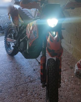 moto KTM 520