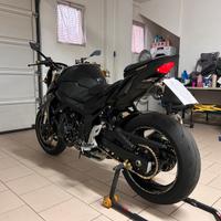 Suzuki gsr 750