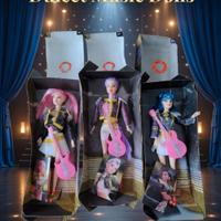 1 bambola musicale huntrix nuova Zoey o Mira disp.