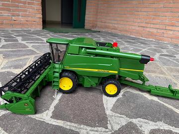 Mietitrebbia John Deere