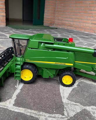Mietitrebbia John Deere