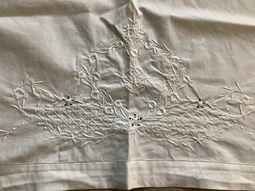 Asciugamano/tenda ricamata