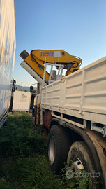 Iveco 190/26 con cassone ribaltabile e gru