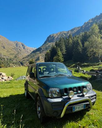 Suzuki Jimny 2008 1.3 tenuta molto bene .