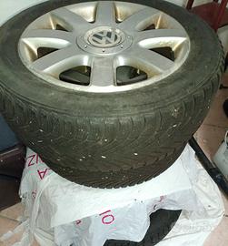 4 gomme con cerchi in lega