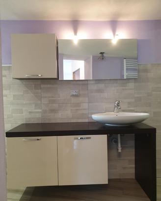 Mobile bagno sospeso lavabo specchio crema wengé