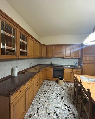 Cucina angolare in legno