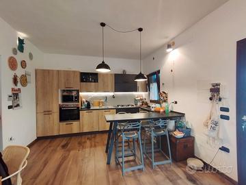 Casa indipendente con uliveto