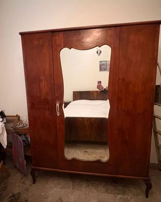 Armadio Antico in Legno Massello