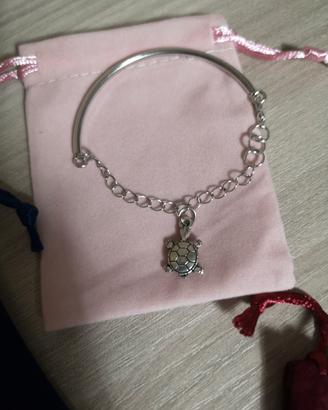 bracciale semirigido con pendente 