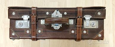 Valigia in cuoio per auto d’epoca