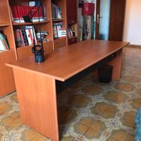 Studio librerie con scrivania