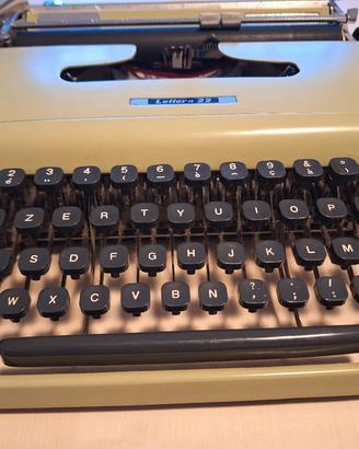Macchina da scrivere olivetti lettera 22