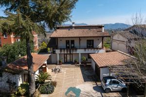 Villa signorile con piscina e terrazzo