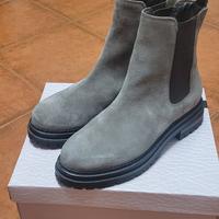 stivaletto scamosciato beige
