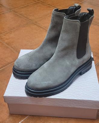 stivaletto scamosciato beige