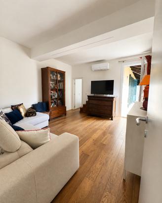 Elegante quadrilocale con balcone Santo Stefano