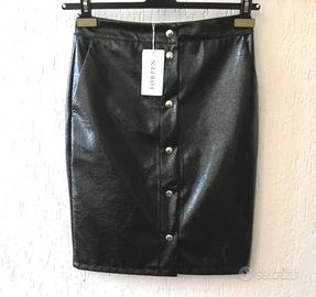 Gonna in ecopelle nera. Nuova 