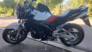 SUZUKI GSR 600