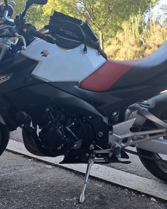 SUZUKI GSR 600