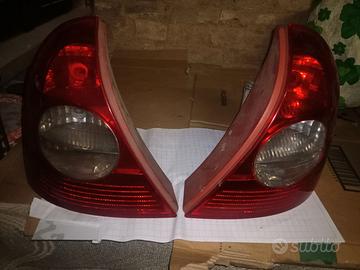 Fari posteriori fanali Renault Clio 2