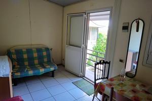 Terreno con prefabbricato e piscina