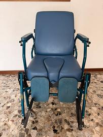 Sedia a rotelle per anziani, comoda