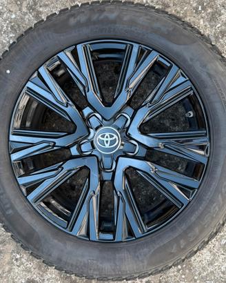 4 Cerchi con gomme invernali Toyota Yaris Cross