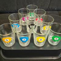 Bicchierini in vetro con numeri del biliardo 