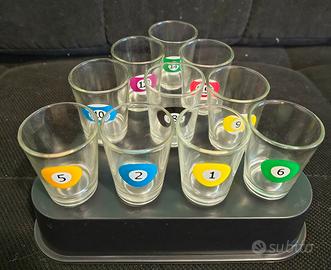 Bicchierini in vetro con numeri del biliardo 