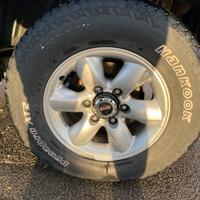 Pneumatici 235/70 R16 e cerchi