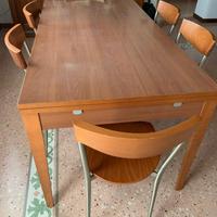 Tavolo Allungabile con 6 Sedie