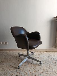 Poltrona vintage anni 70 con rotelle 