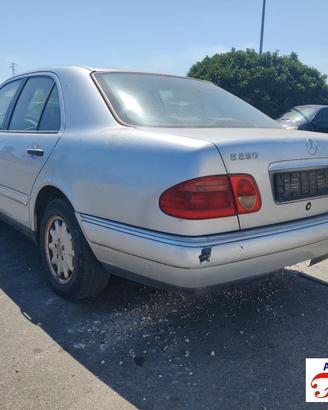 Mercedes classe e w210 e 250 turbo d ricambi
