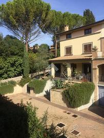 VILLA A SCHIERA D'ANGOLO A PERUGIA