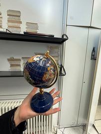 Globo decorativo in pietra, ottone e madreperla