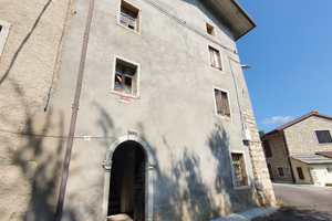 Rustico con altri 2 depositi e terreni