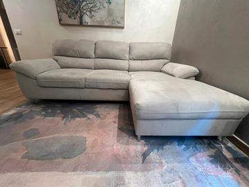 Divano angolare disponibile da marzo