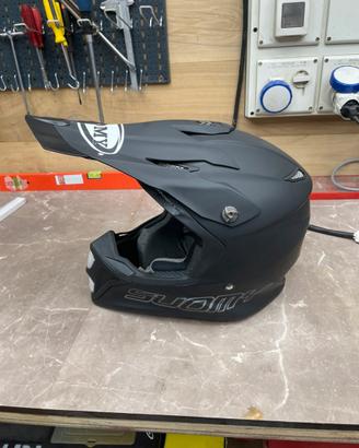 Casco suomy
