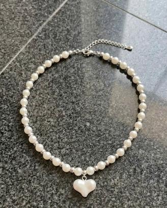 Esclusivo collana da donna in perle di vetro.