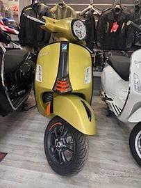 Vespa GTS 310 hpe super sport BAULETTO E PARABREZZ