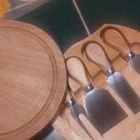 tagliere e coltelli da formaggio Parmareggio