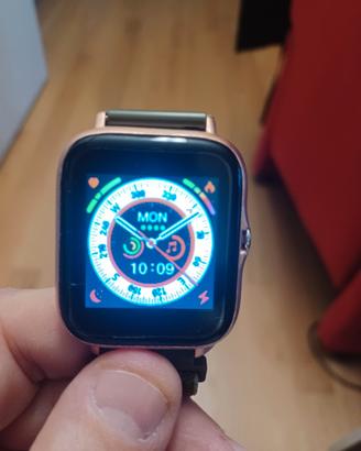 Smartwatch di diversi modelli e colori