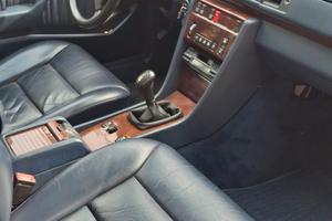 Mercedes 200 CE   Targa oro