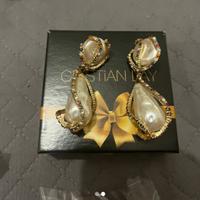 Orecchini bianchi perla