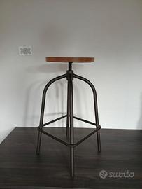Sgabello stile industrial legno e metallo