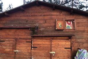 Chalet di legno in montagna